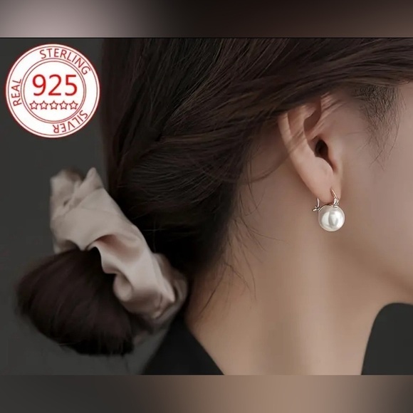 Pearl & Silver Huggies Earrings Hoops ✨✨💕 - Picture 3 of 3